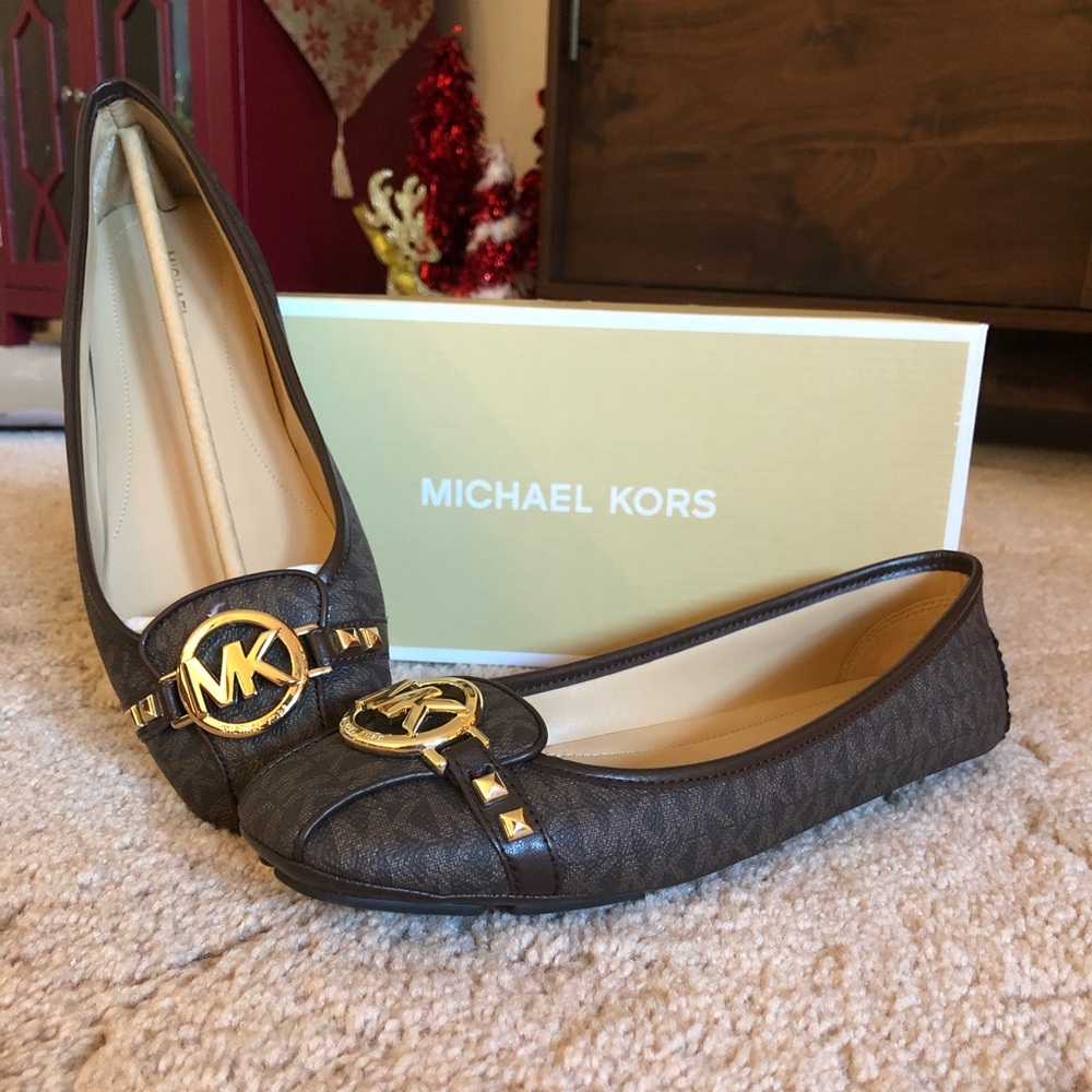 Shoes, flats